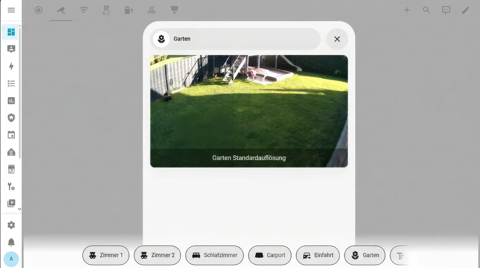 Zentrales Smart-Home-Dashboard mit Live-Kamera